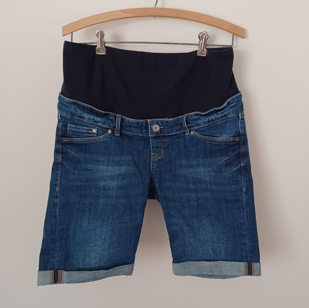 H&M Maternity Jean Shorts. Bermuda shorts, cotton, mid-rise belly band.